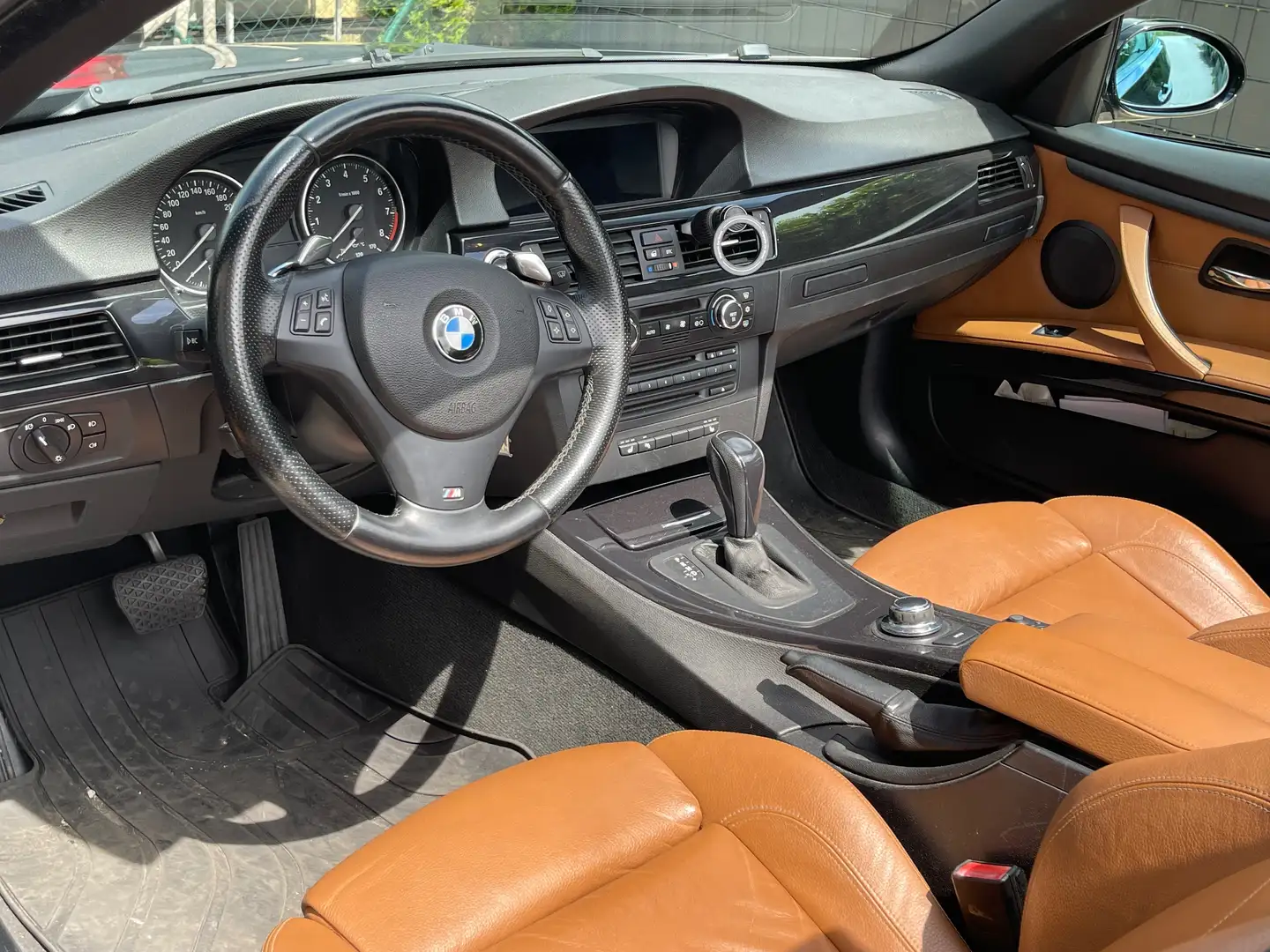 BMW 330 330i Cabrio Aut. Schwarz - 2