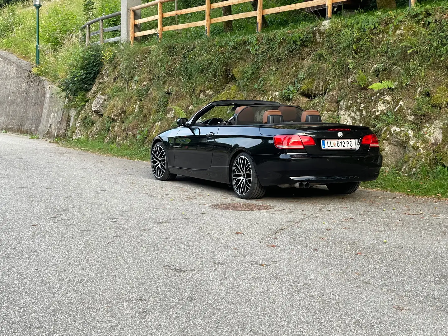 BMW 330 330i Cabrio Aut. Schwarz - 1