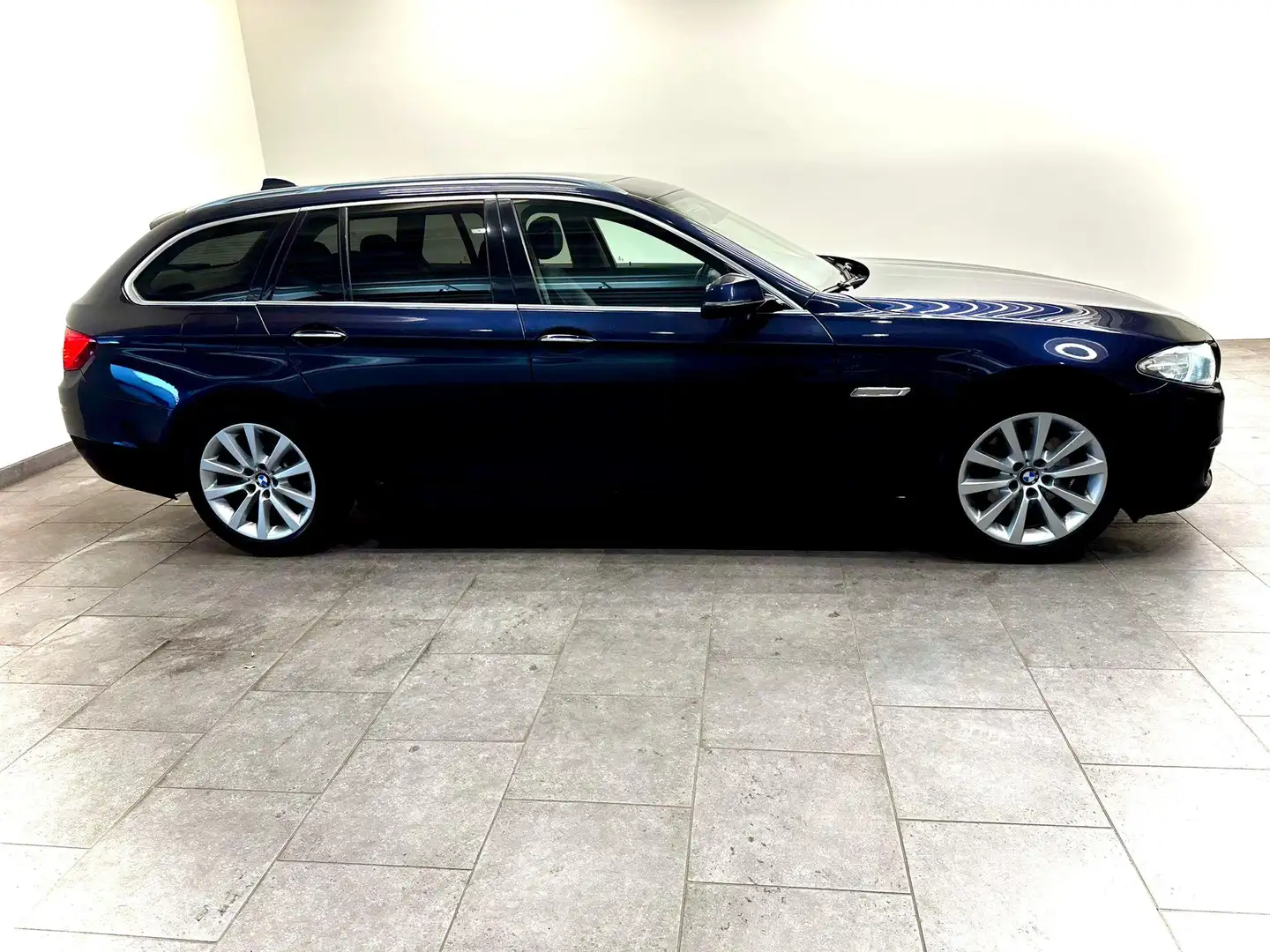 BMW 520 5-serie Touring 520i Last Minute Edition Blau - 2