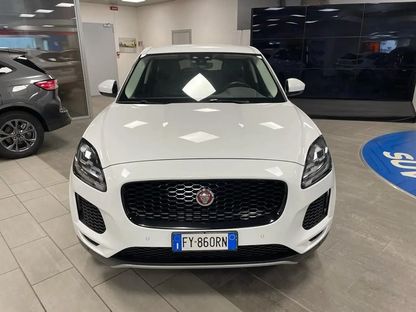 Jaguar E-Pace 2.000 D 180cv 4x4 Cambio Automatico S + BLACK PACK Bianco - 2