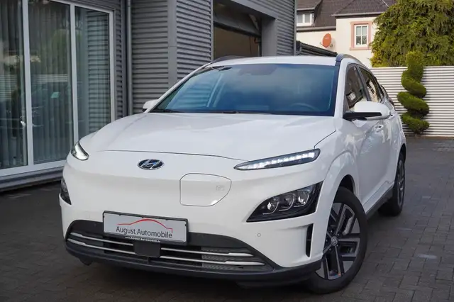 Hyundai KONA 2WD 3Phasen W-pump Navi Totwinke ACC Kamera