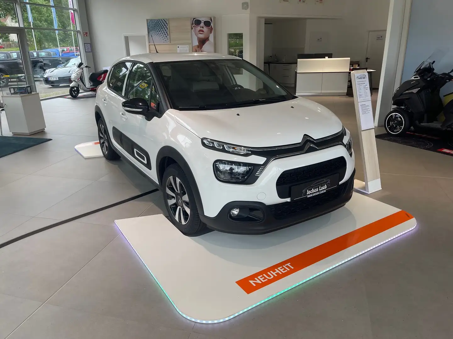 Citroen C3 Pure Tech 83 Max + 3 Jahre Garantie Wit - 1