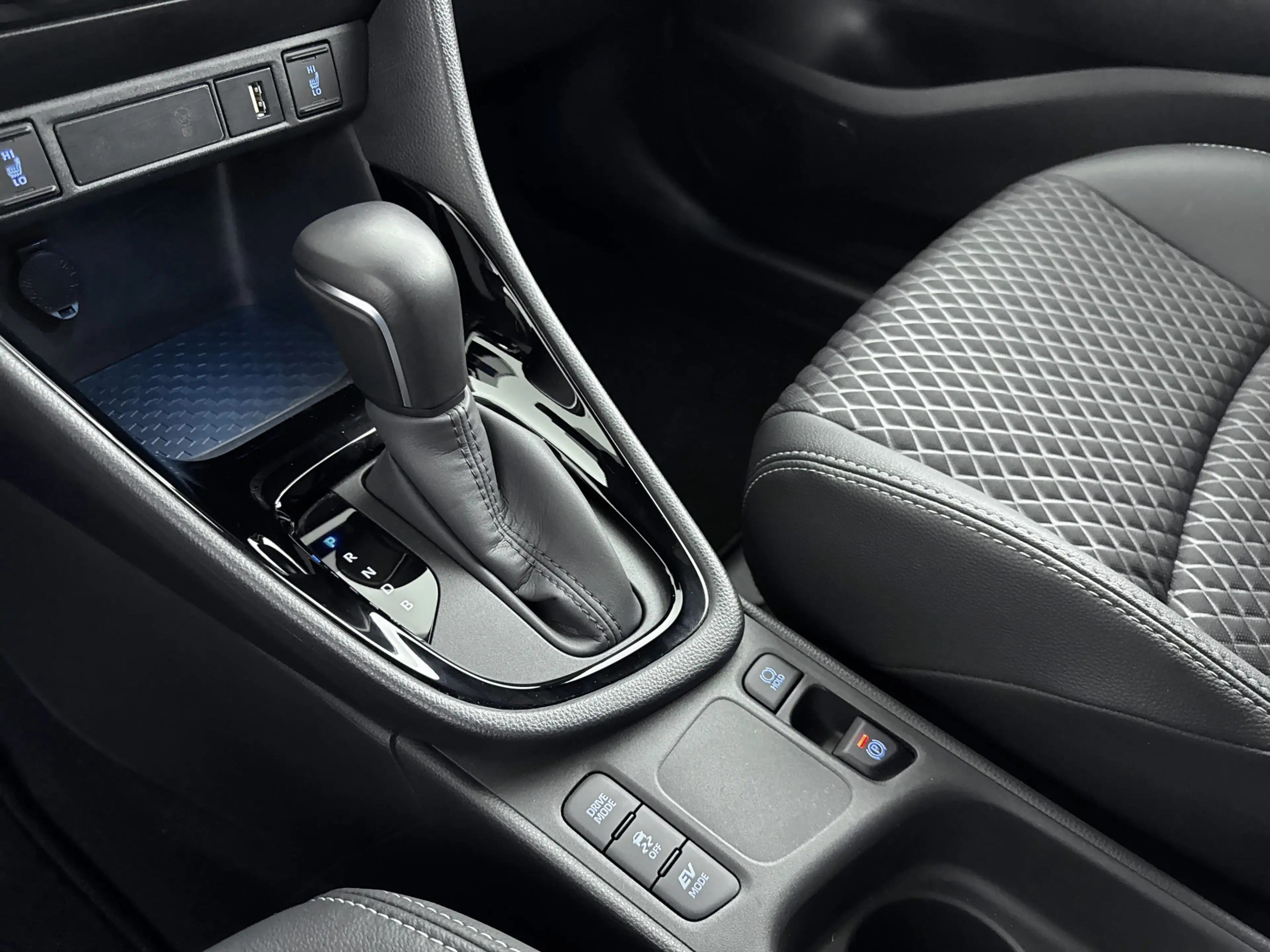 Toyota Yaris 1.5 Hybrid Executive Limited | Stoelverwarming | C — photo 9
