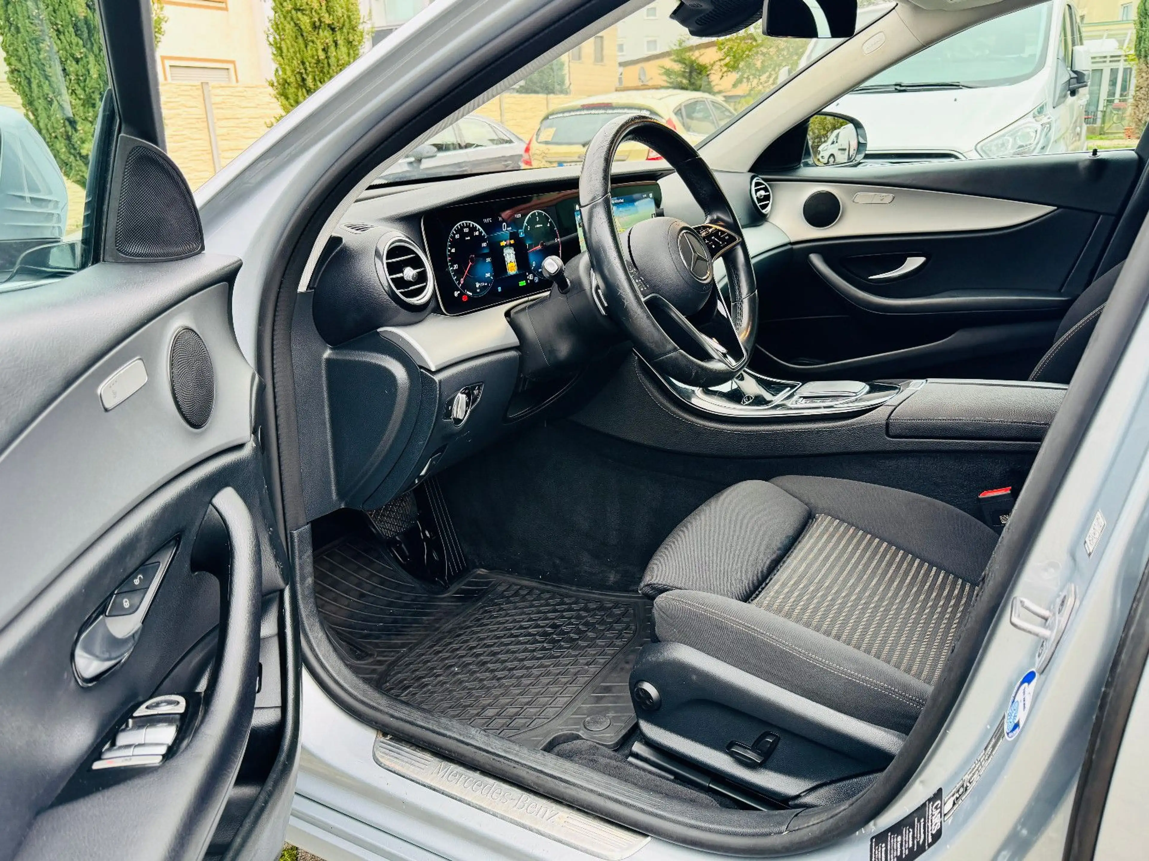 Mercedes-Benz E 220 d T-Modell, Avantgarde, Kamera, TOP-Zustand — photo 11