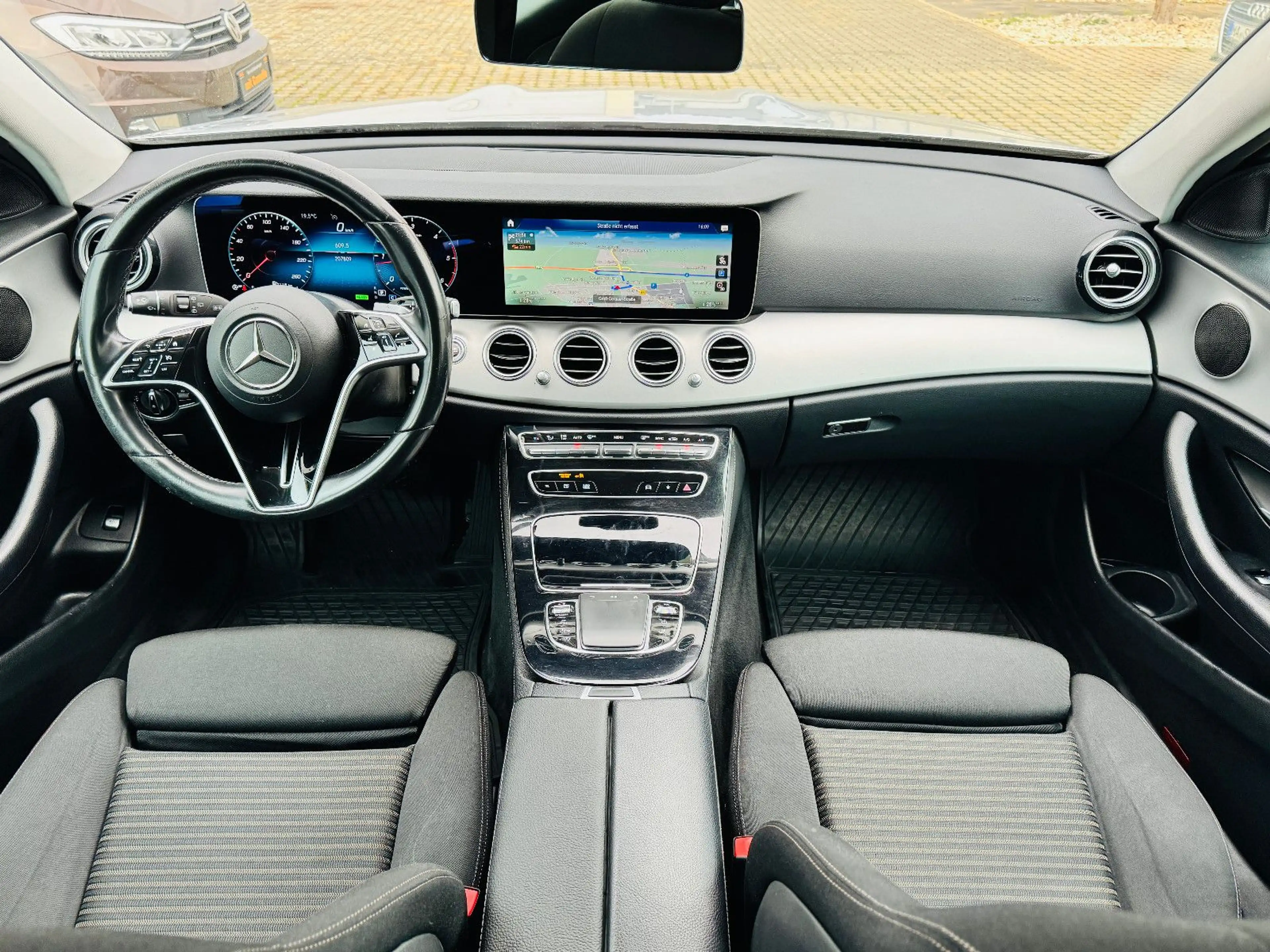 Mercedes-Benz E 220 d T-Modell, Avantgarde, Kamera, TOP-Zustand — photo 4