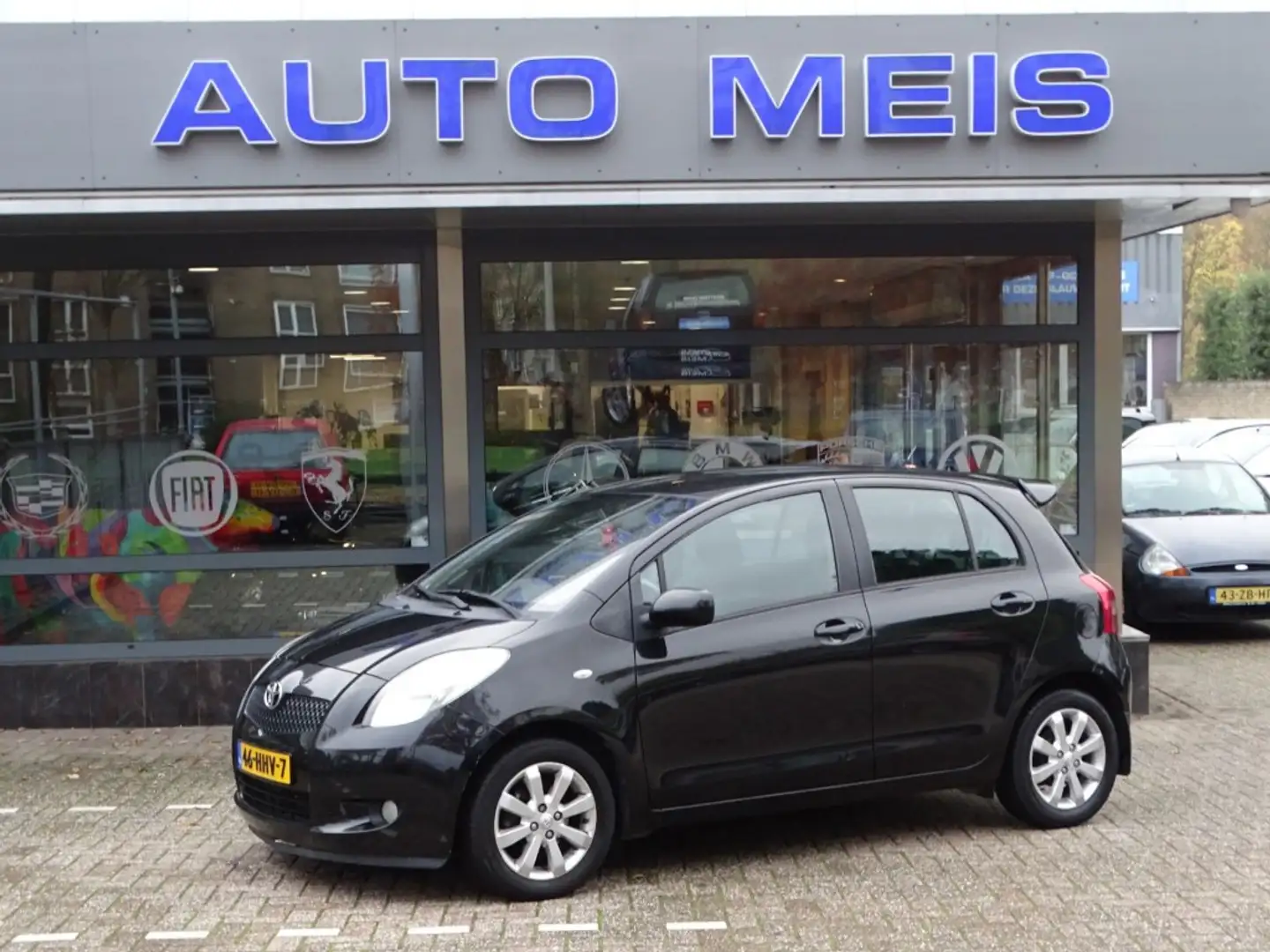 Toyota Yaris 1.3 VVTI Executive MMT Automaat Leer Airco Zwart - 1