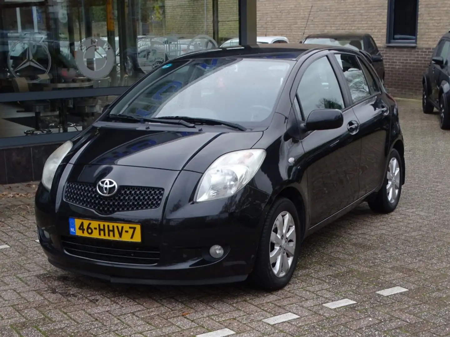Toyota Yaris 1.3 VVTI Executive MMT Automaat Leer Airco Zwart - 2