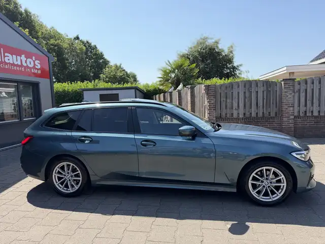 BMW 3 Series view 13