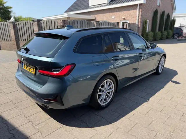 BMW 3 Series view 10