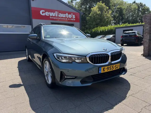 BMW 3 Series view 16