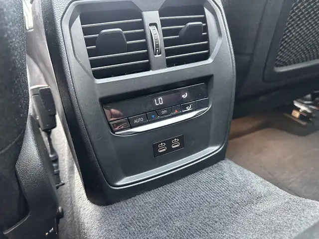 BMW 3 Series view 9