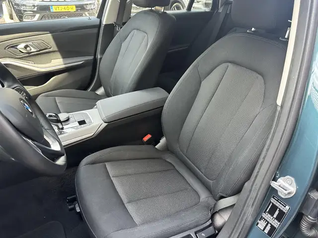 BMW 3 Series view 6