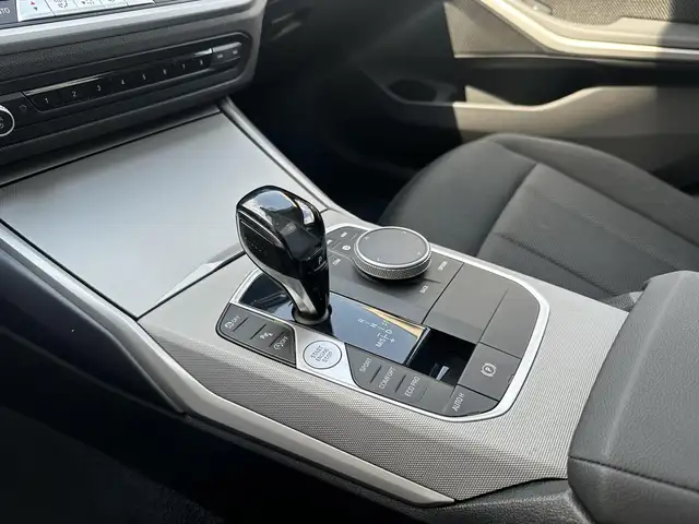 BMW 3 Series view 8