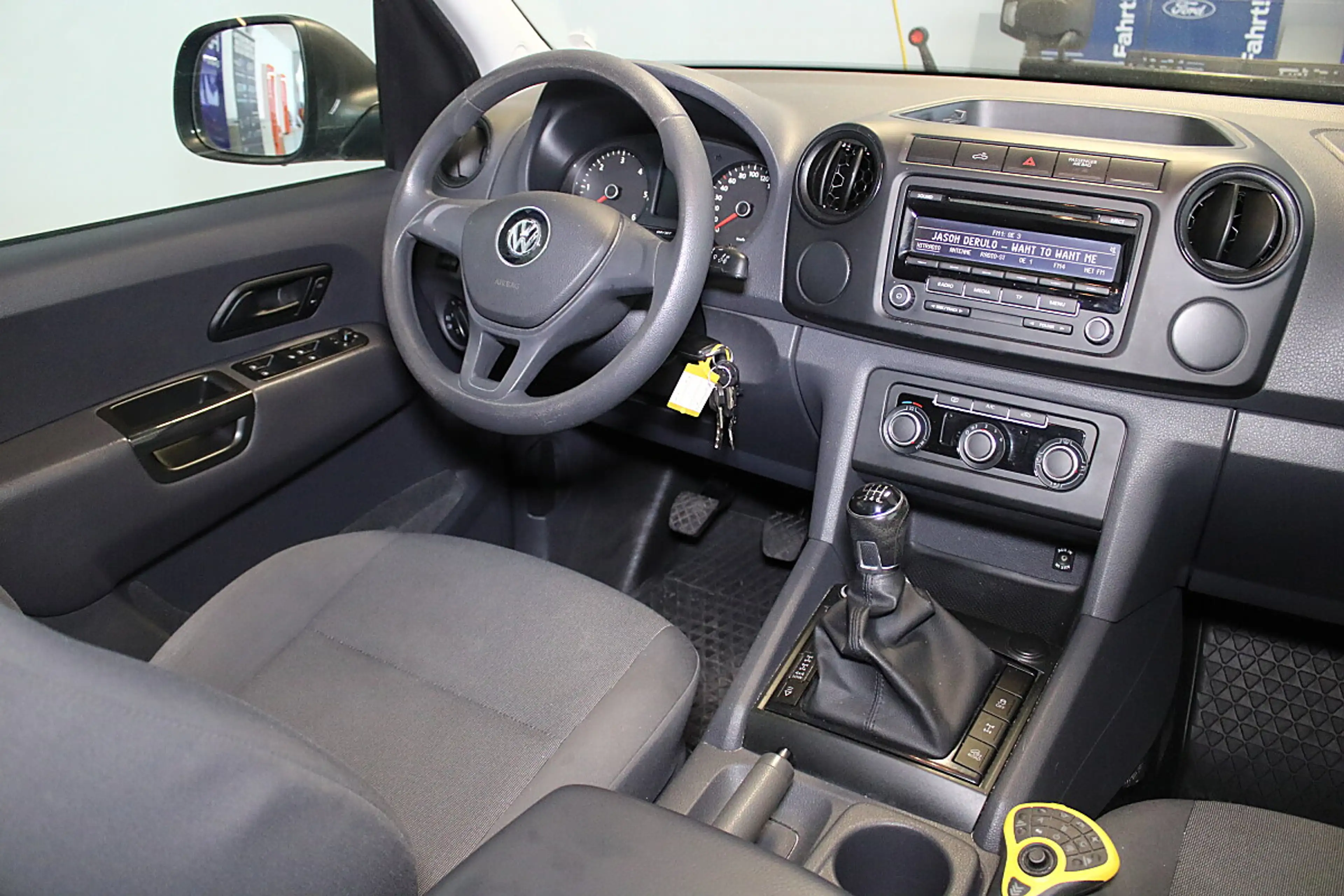 Volkswagen Amarok — photo 5
