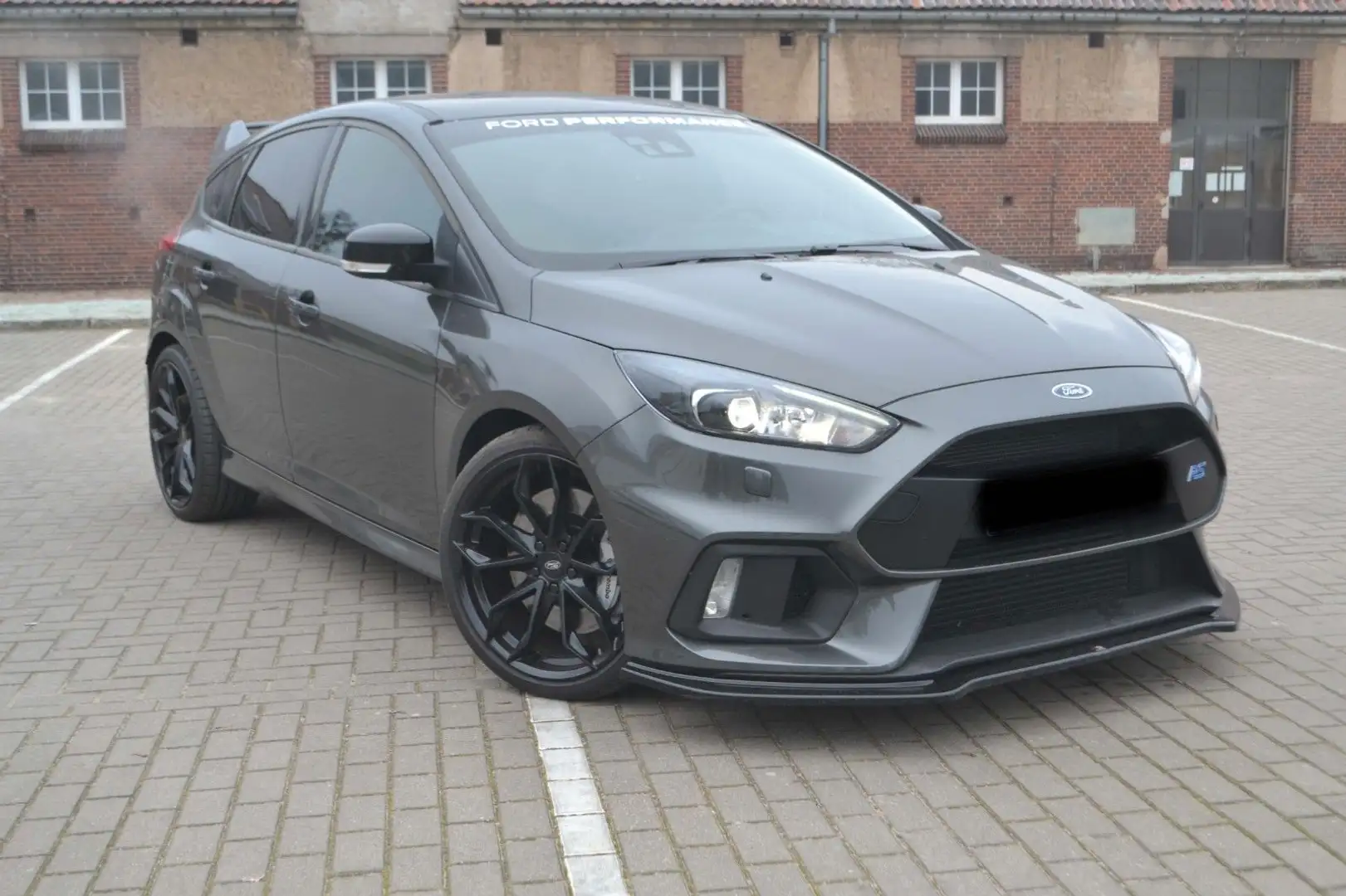 Ford Focus Lim. RS 2,3 EcoBoost Gris - 2