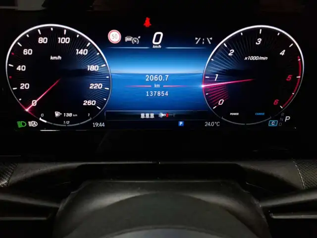 Mercedes-Benz C-Class view 11
