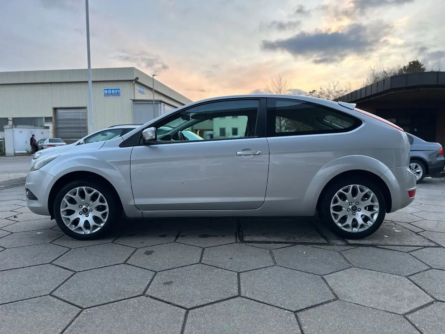 Ford Focus Lim. Sport KLIMA Zilver - 2