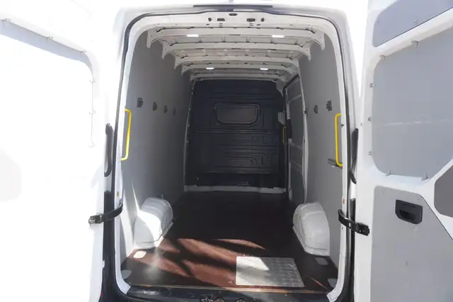 Volkswagen Crafter view 10