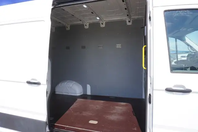 Volkswagen Crafter view 9
