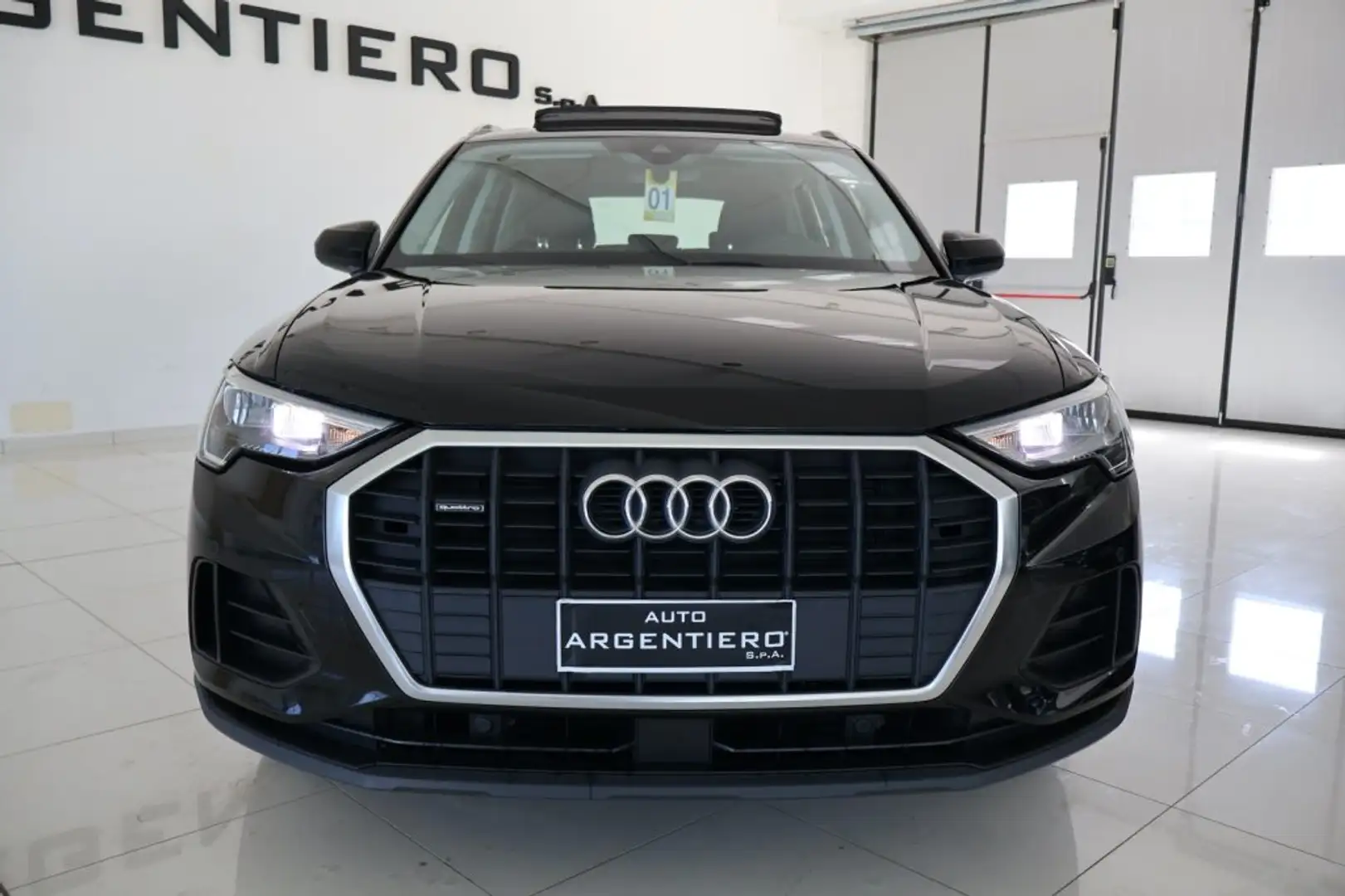 Audi Q3 35 TDI S tronic Business tetto apribile Nero - 2