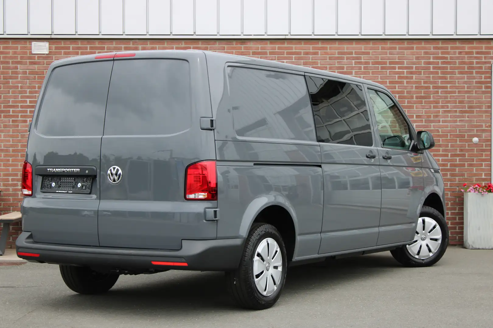 Volkswagen T6.1 Transporter 2.0 TDI 150PK L2 DC |LED|AIRCO|CRUISE|SENSOREN.ACH Szary - 2