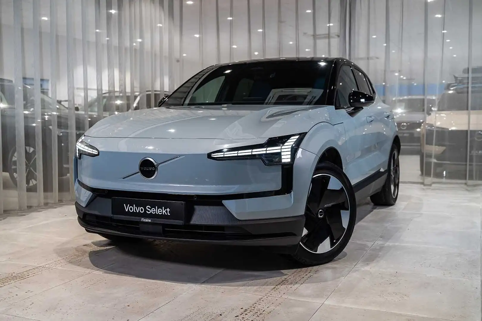 Volvo EX30 Plus Single Motor Extended Range, Gris - 1