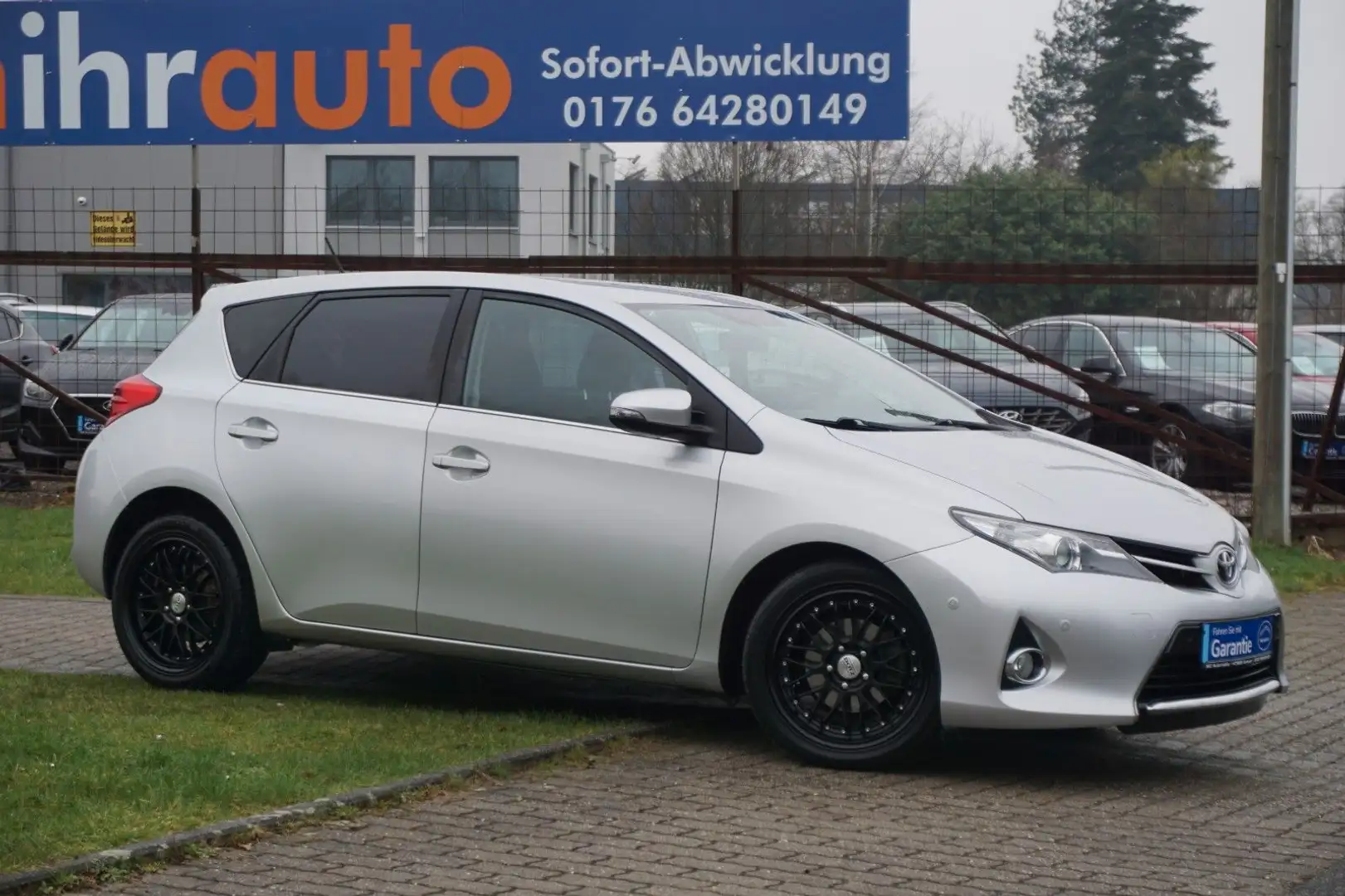 Toyota Auris START Edition*PDC V-H*KAMERA*NAVI*TEMPOMAT Silber - 2