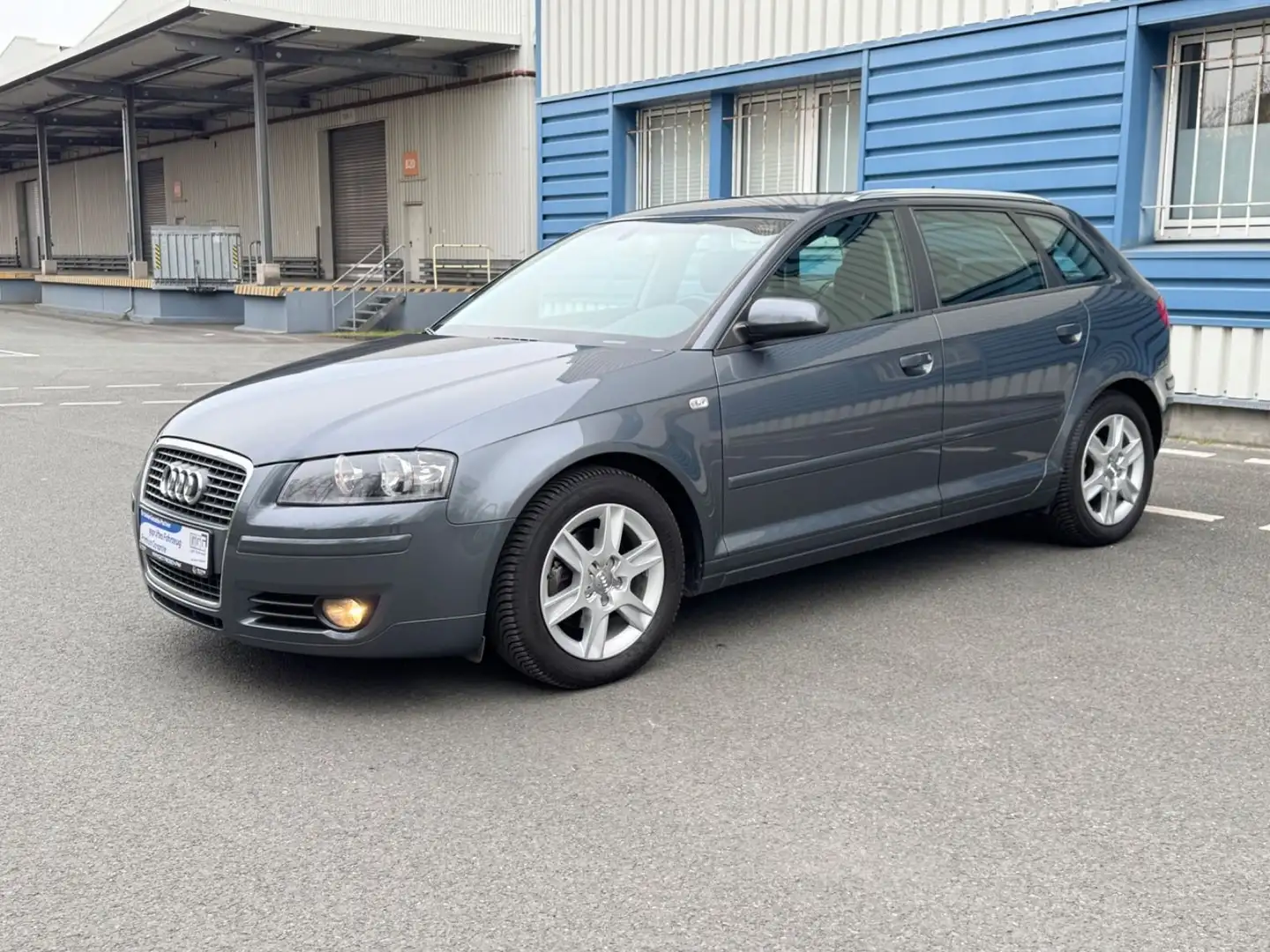 Audi A3 1.4 TFSI DSG Ambition°Klimaaut°AHK°TÜV Grau - 2
