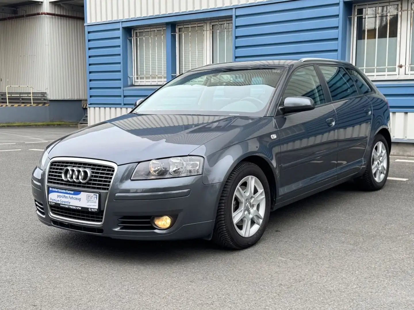 Audi A3 1.4 TFSI DSG Ambition°Klimaaut°AHK°TÜV Grau - 1