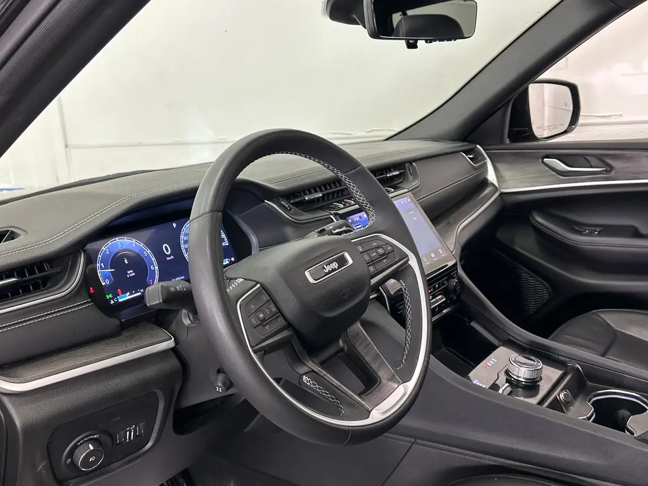 Jeep Grand Cherokee снимка Jeep Grand Cherokee