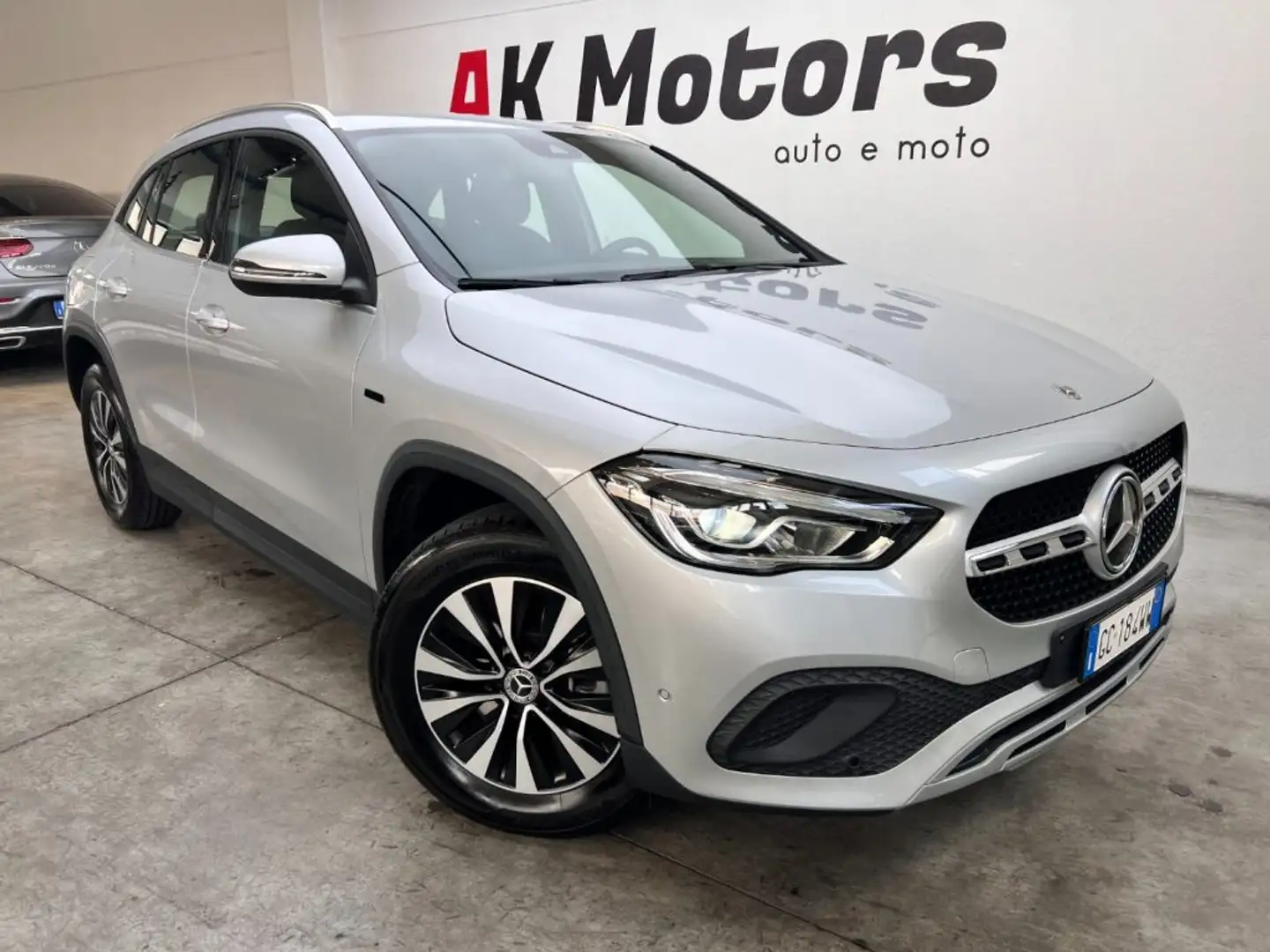 Mercedes-Benz GLA 250 e EQ-Power Automatic Business Extra Argento - 1