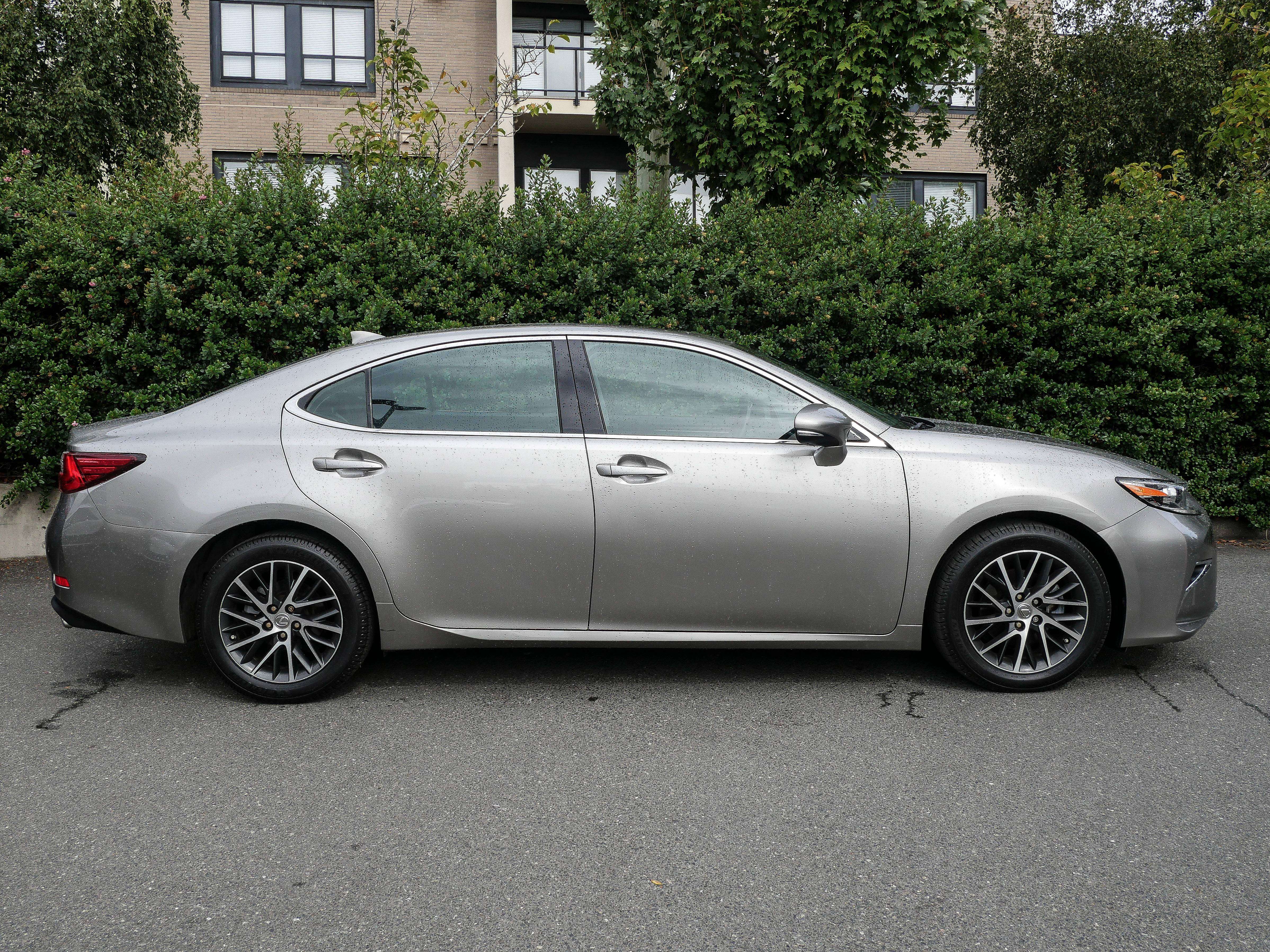 2017 Lexus ES