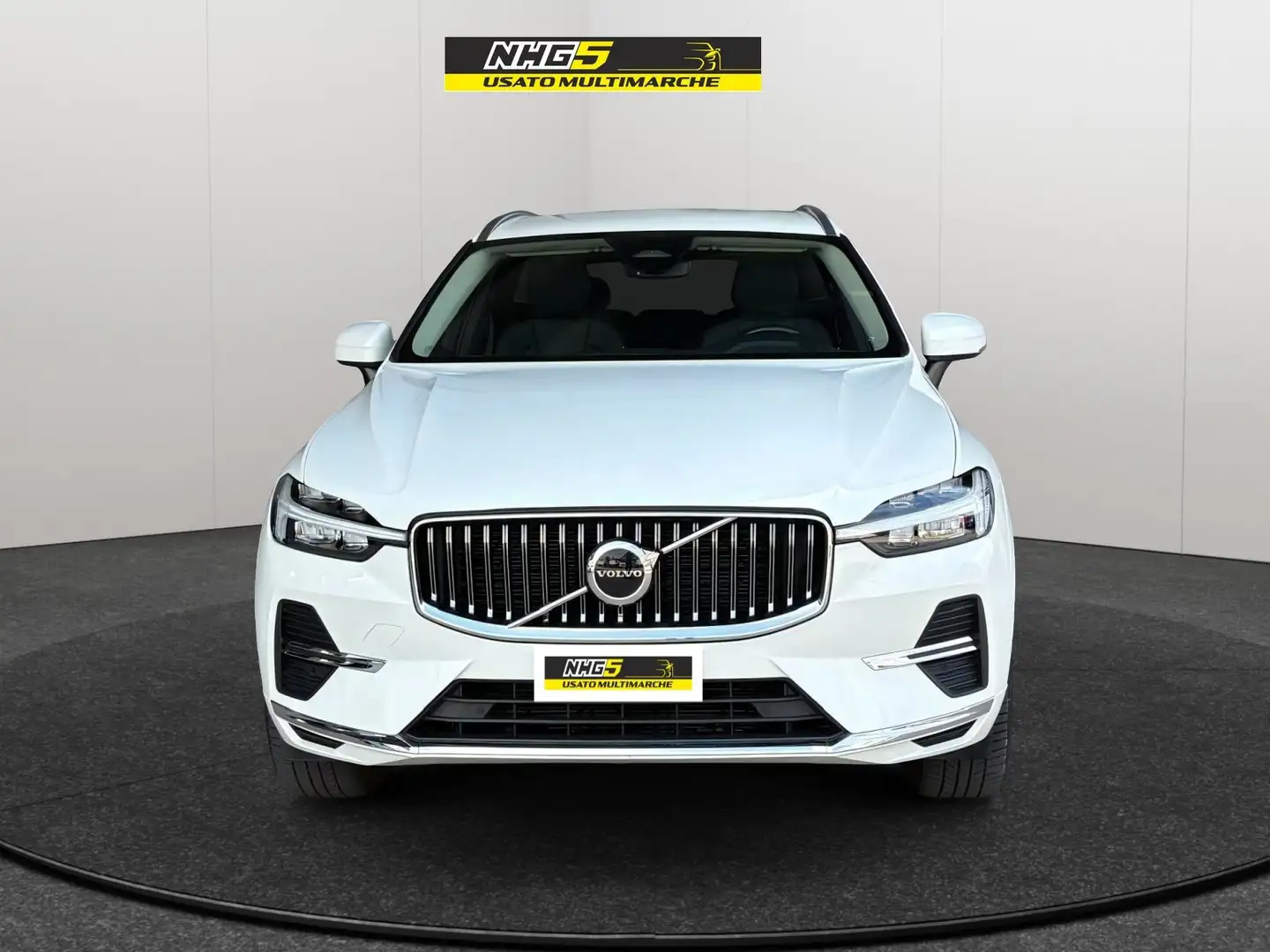 Volvo XC60 B4 (d) automatico Plus Bright Bianco - 2