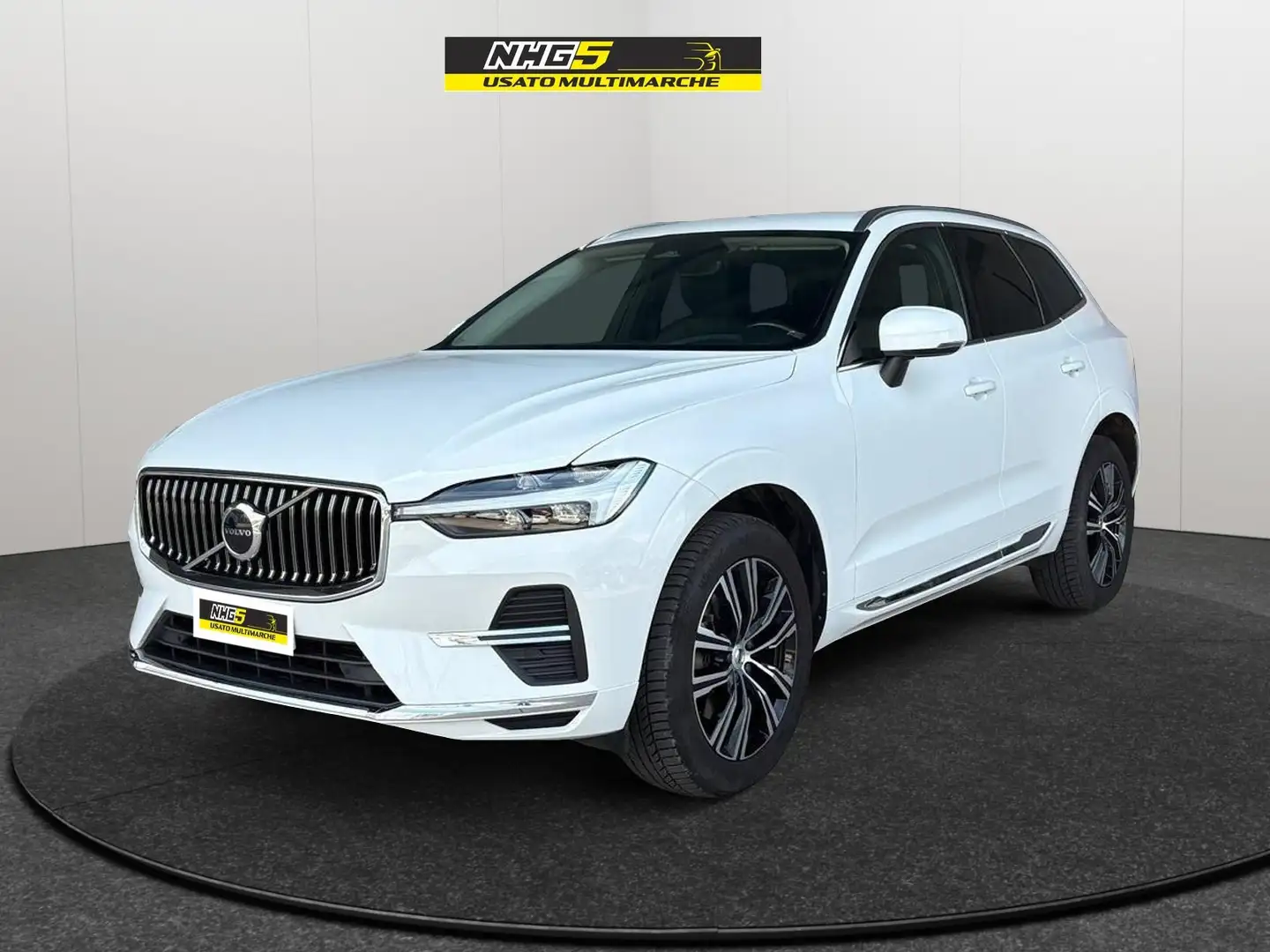 Volvo XC60 B4 (d) automatico Plus Bright Bianco - 1