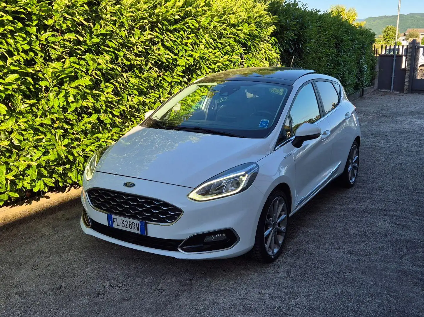 Ford Fiesta 1.5 TDCi 5p. Vignale Weiß - 2