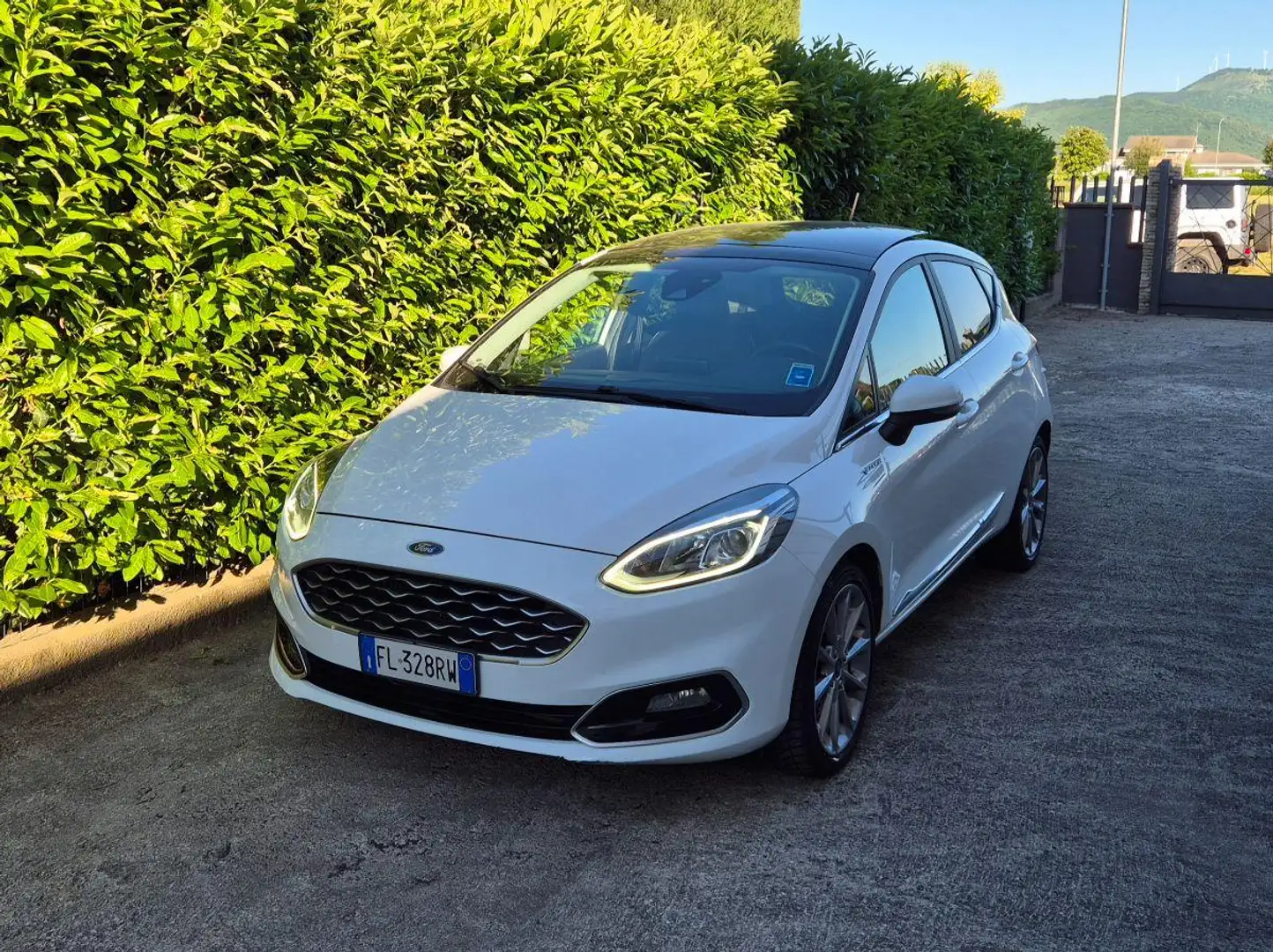 Ford Fiesta 1.5 TDCi 5p. Vignale Weiß - 1