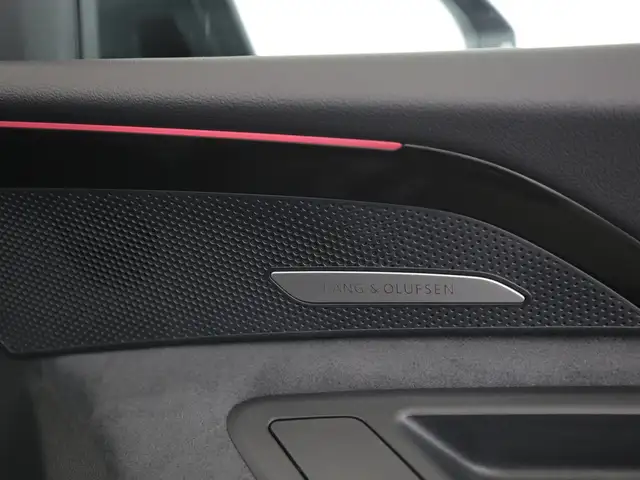 Audi SQ5 view 14