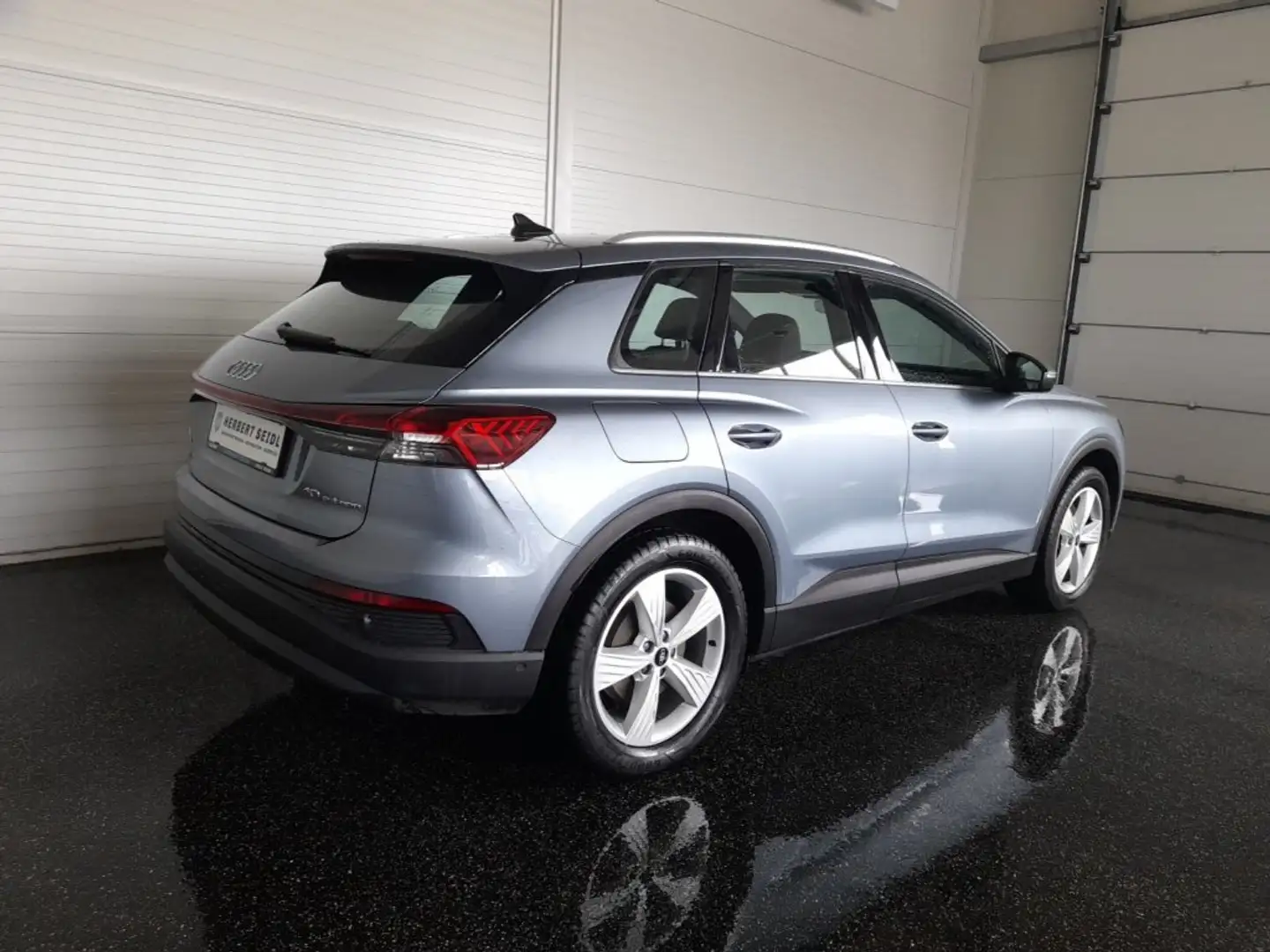 Audi Q4 e-tron 40 82kWh Aut. *VOLL LED & FLA / NAVI / 18 ZOLL / VOLLEDER / KOMFORT- SICHERHEITS- & ASSISTENZPAKET / 3-ZONEN KLIMA* Blau - 2
