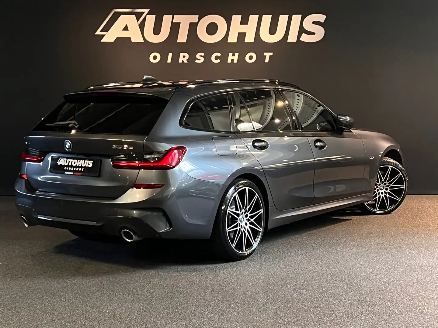 BMW 330 3-serie Touring 330e xDrive High Executive Edition Grijs - 2