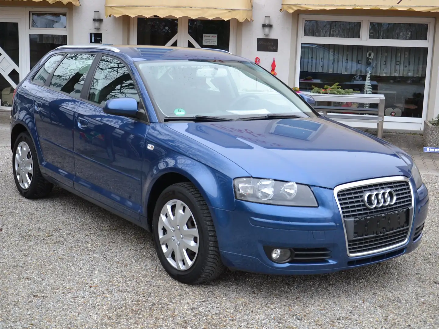 Audi A3 1.6 Attraction aus 2. Hand Guter Zustand 5.Tür. Blau - 1
