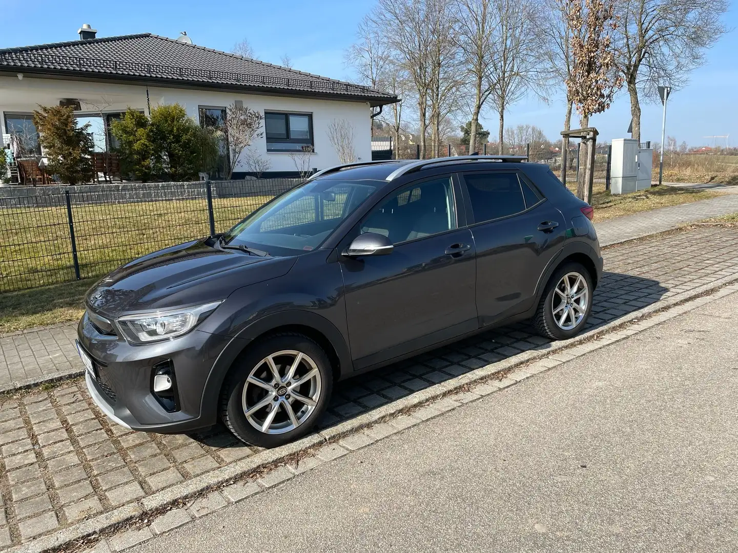 Kia Stonic Stonic+1.0+T-GDI+120+Vision Grau - 1