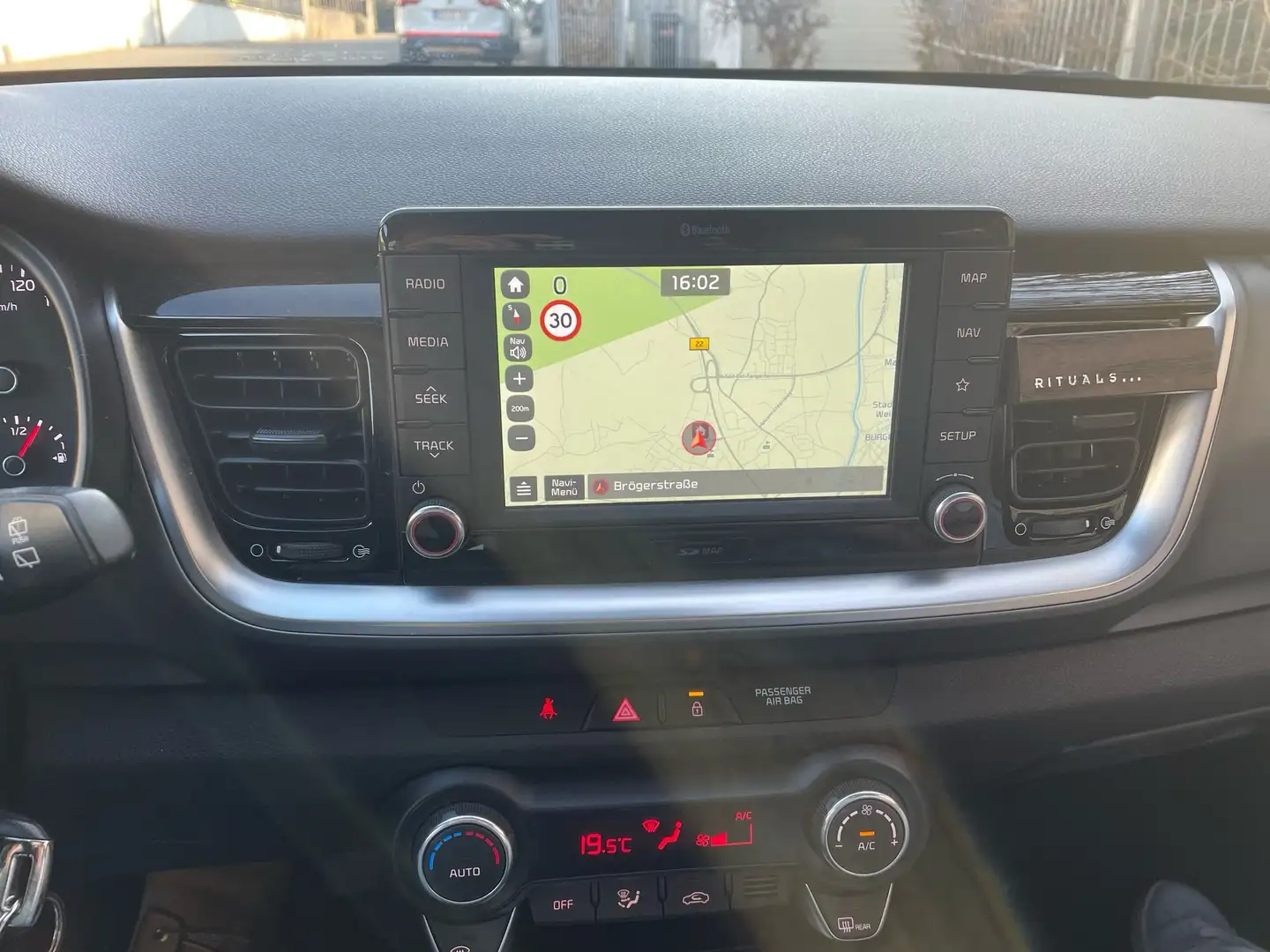 Kia Stonic Stonic+1.0+T-GDI+120+Vision Grau - 2