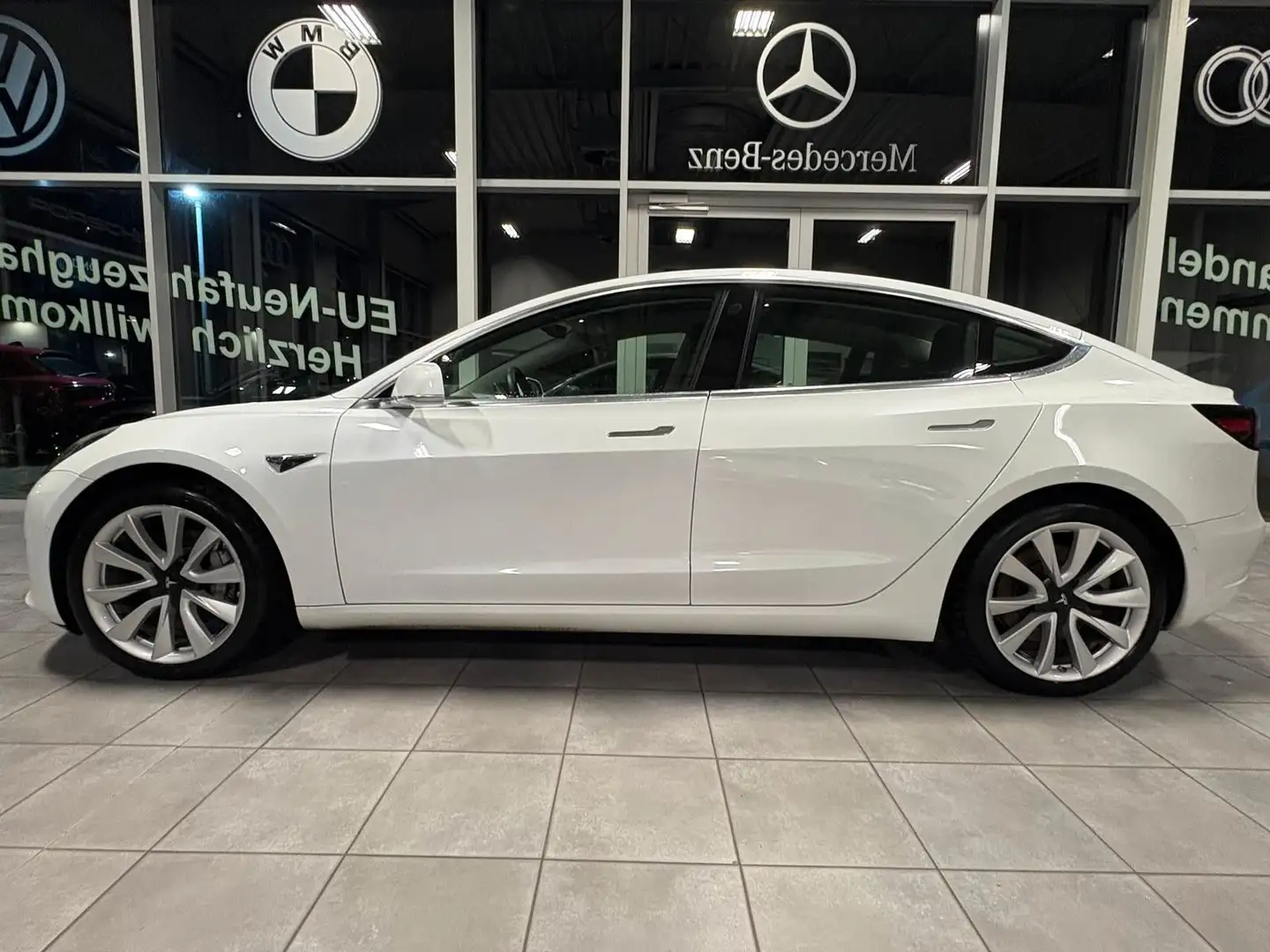 Tesla Model 3 Standard Range Plus RWD Weiß - 2