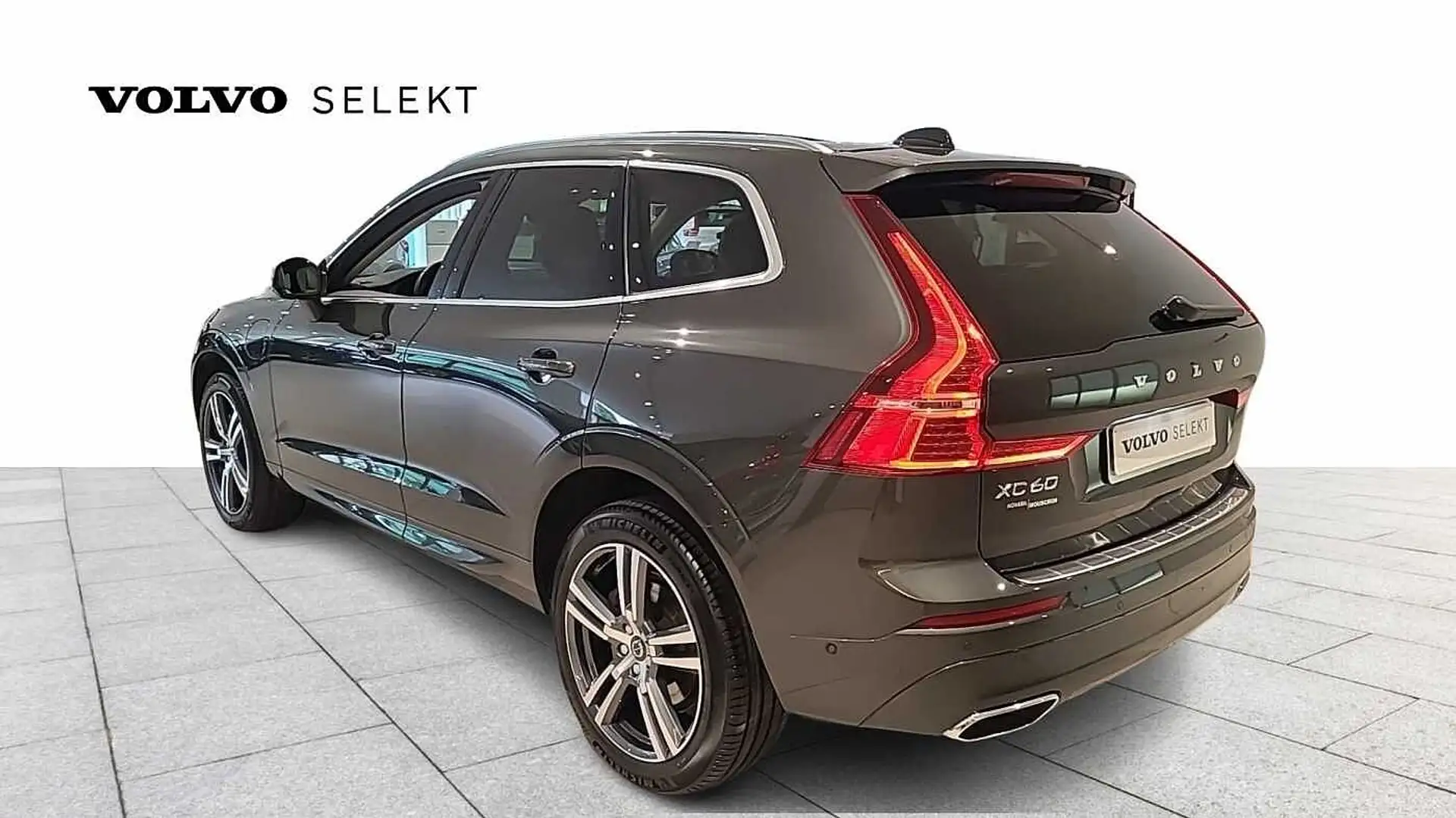 Volvo XC60 Momentum Pro T8 Twin Engine eAWD plug-in hybride Grau - 2