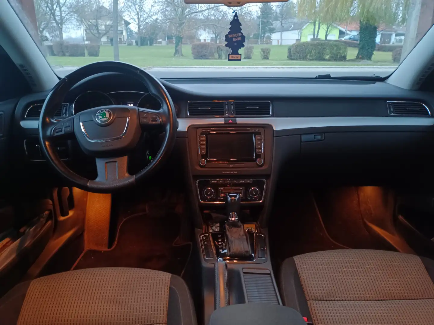 Skoda Superb Superb Combi Elegance 2,0 TDI DSG Elegance Beige - 1