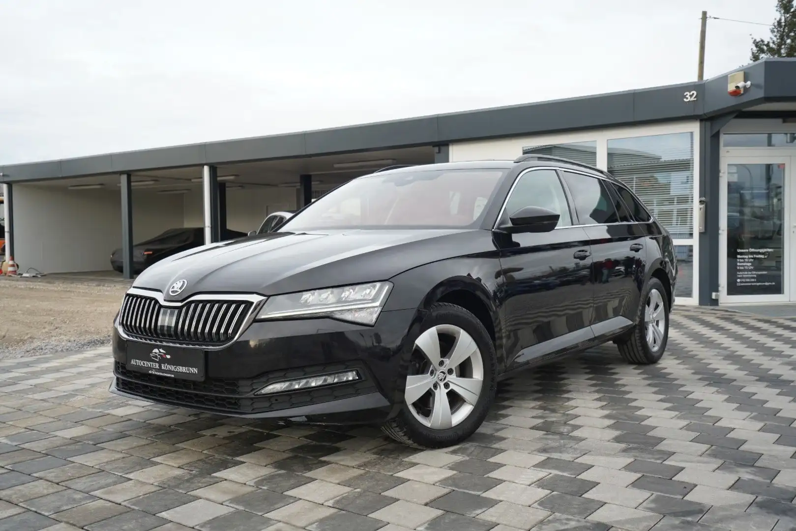 Skoda Superb Ambition*4x4*Automatik*ACC*Navigation* Schwarz - 1