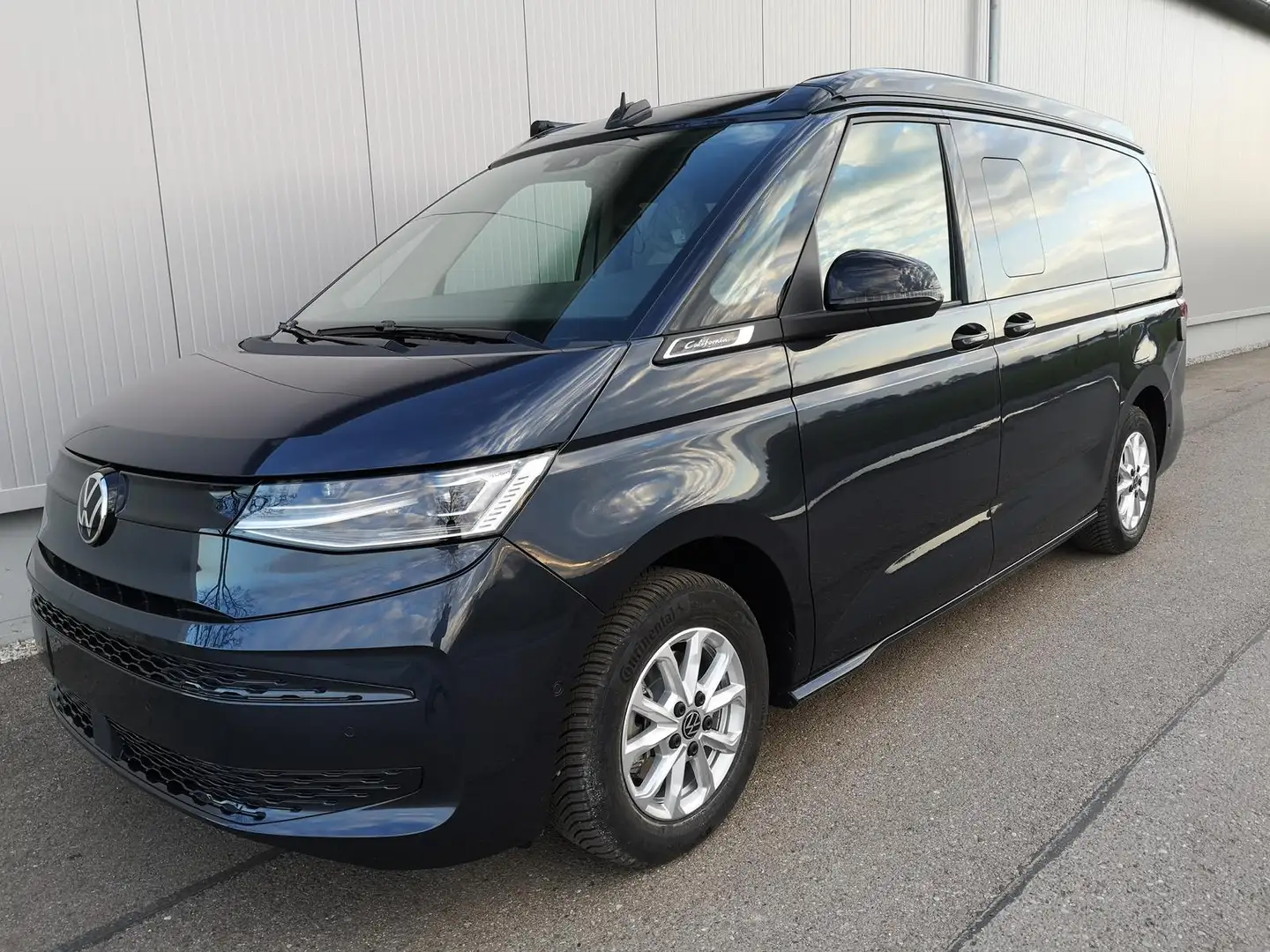 Volkswagen T7 California T7 2.0TDI DSG California Beach Camper GV5 Premium+ Azul - 1