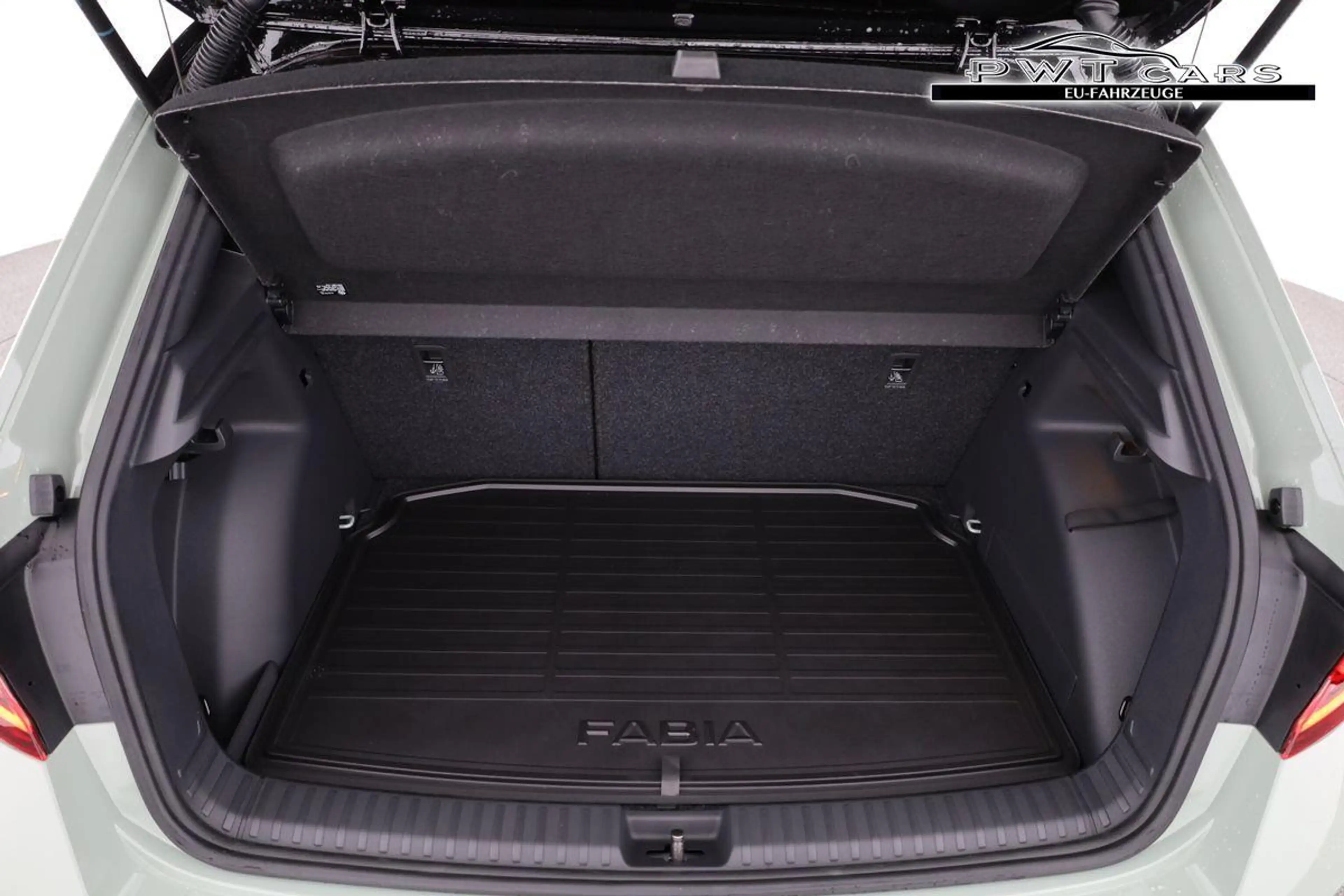 Skoda Fabia Monte Carlo 1.5 TSI DSG Carlo, Ladeboden, LED, ... — photo 12
