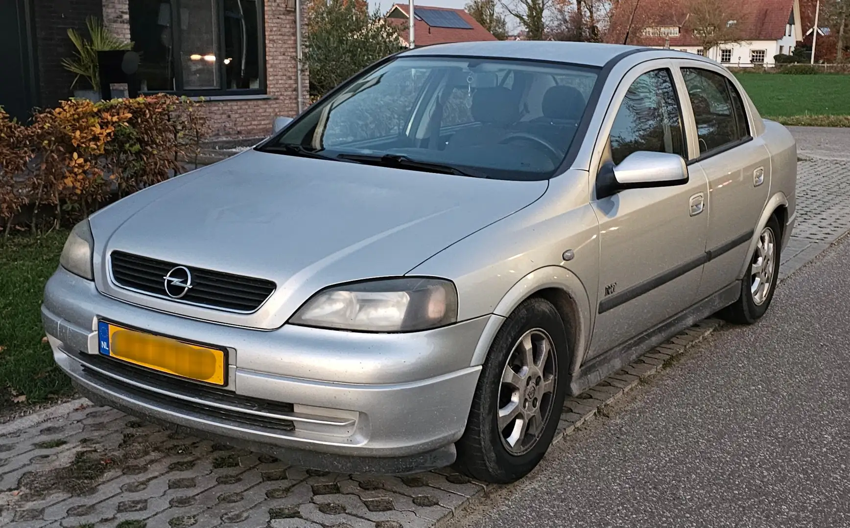 Opel Astra Astra 1.6-16V Njoy Grijs - 1