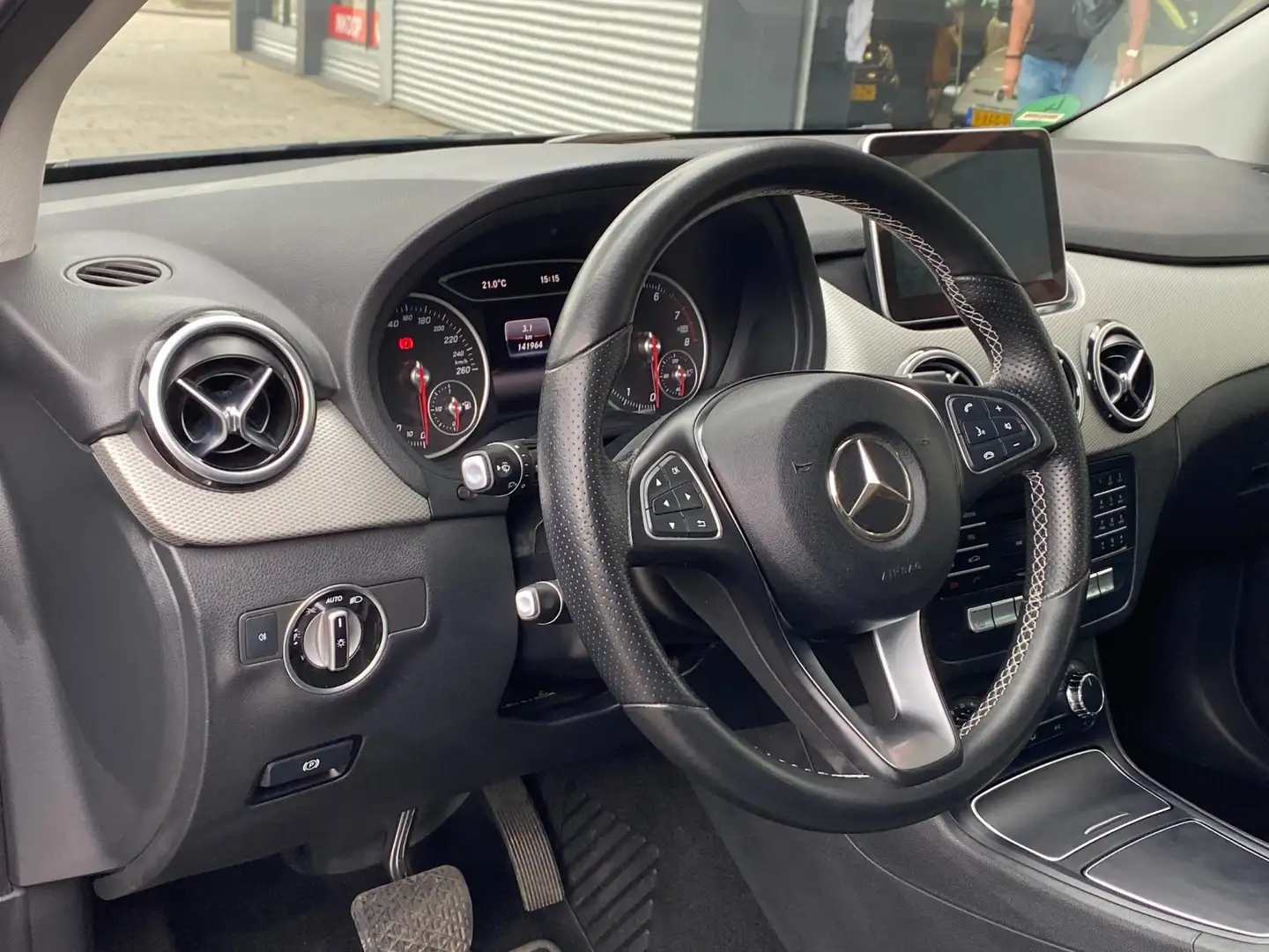 Mercedes-Benz B 180 URBAN - Navigatie I Airco I Bi-Xenon I PDC I Sport Grijs - 2